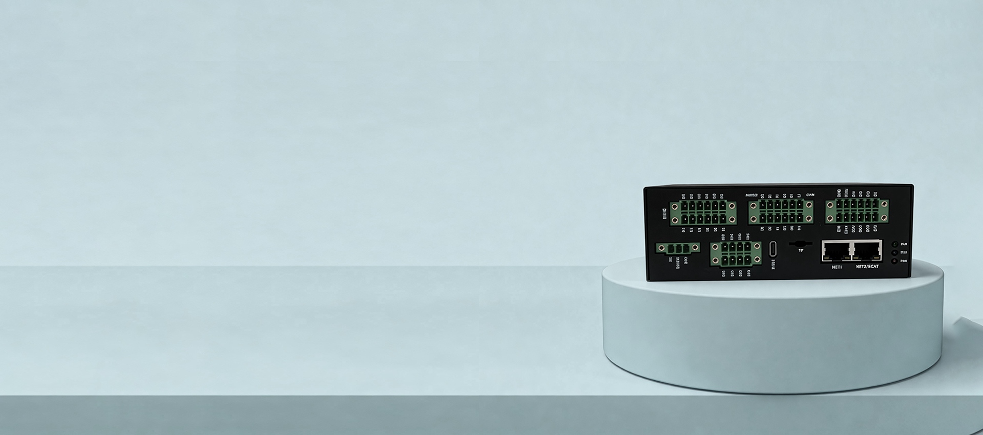 工业控制器 - 正面